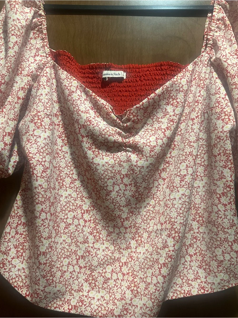 Abercrombie & Fitch Red and Cream Floral Puff Sleeve Top
